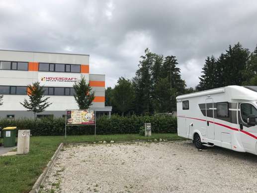 Einem Ort wurde ein Foto hinzugefügt