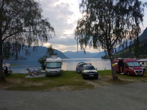 Einem Ort wurde ein Foto hinzugefügt