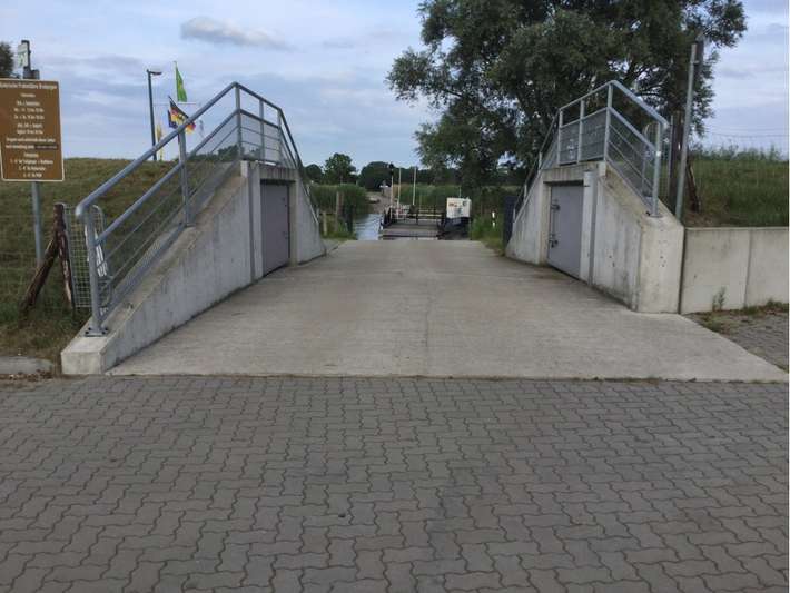 An der Prahmfähre