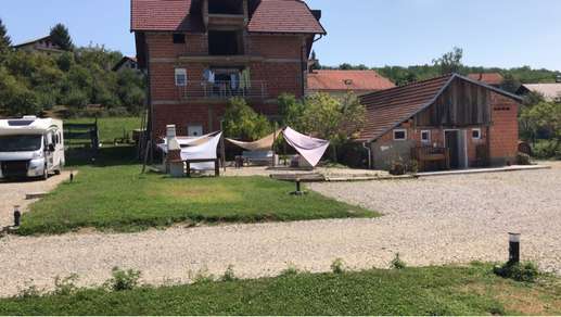 Einem Ort wurde ein Foto hinzugefügt