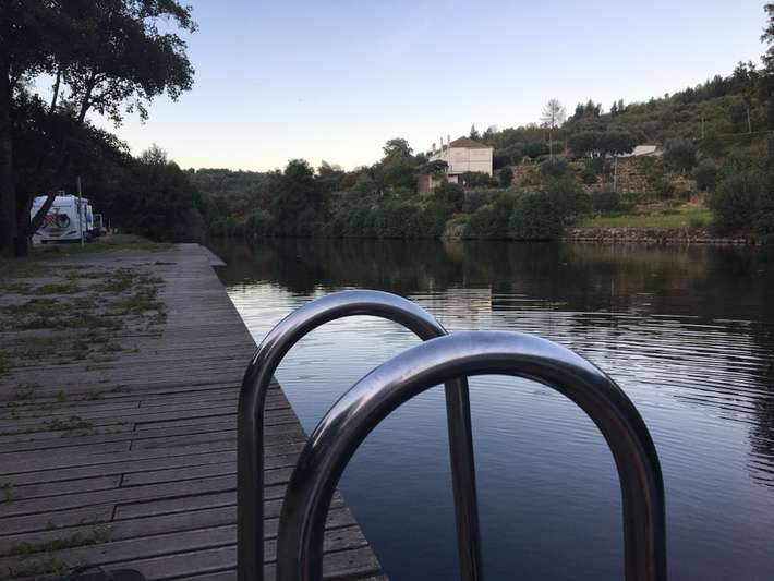 Parking Fornos Gare nabij Rio Mondego