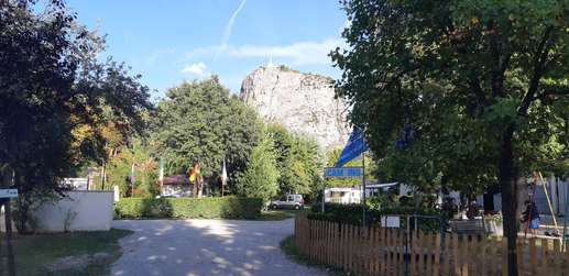 Einem Ort wurde ein Foto hinzugefügt