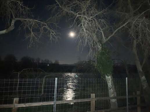 Einem Ort wurde ein Foto hinzugefügt