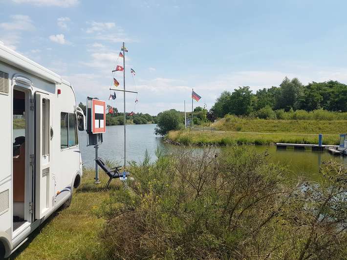 Sportboothafen am Mittellandkanal