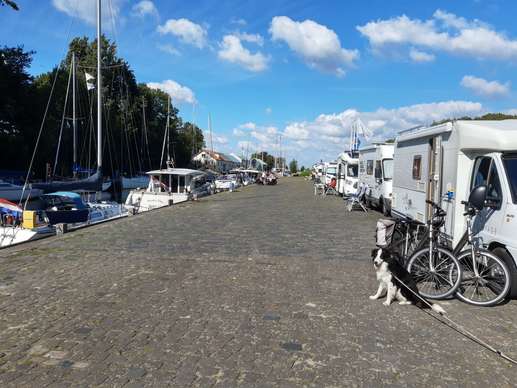 Einem Ort wurde ein Foto hinzugefügt