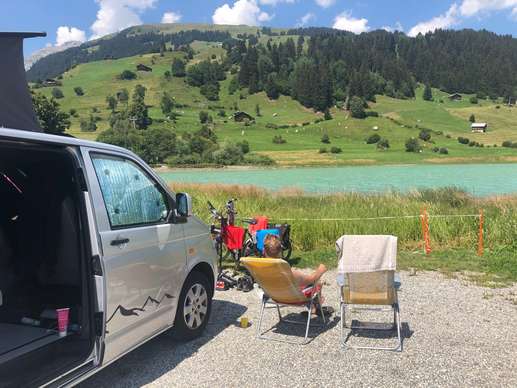 Einem Ort wurde ein Foto hinzugefügt