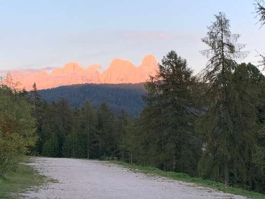 Einem Ort wurde ein Foto hinzugefügt