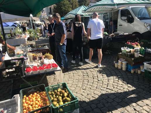 Einem Ort wurde ein Foto hinzugefügt