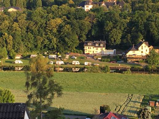 Einem Ort wurde ein Foto hinzugefügt