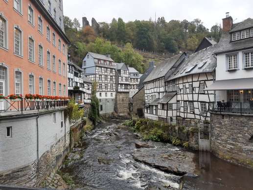 Einem Ort wurde ein Foto hinzugefügt