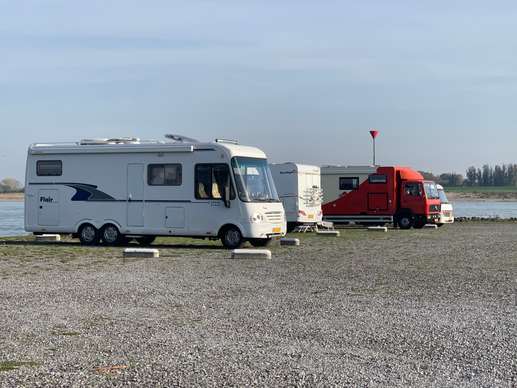 Einem Ort wurde ein Foto hinzugefügt