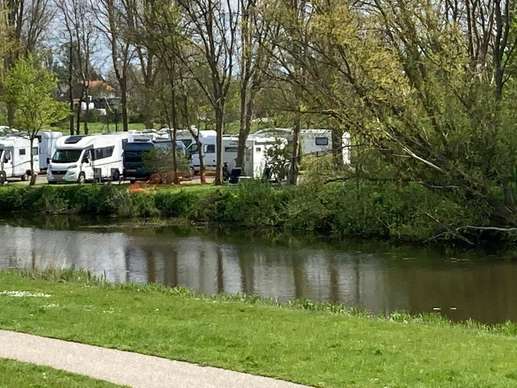 Einem Ort wurde ein Foto hinzugefügt
