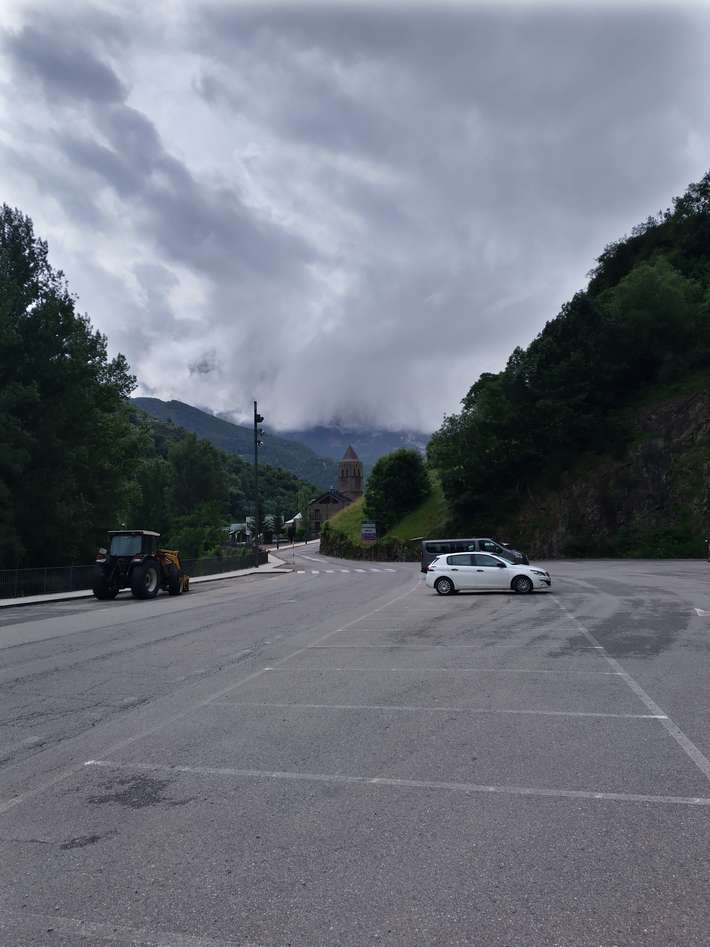 Aparcamiento Bielsa,,no permiten autocaravanas