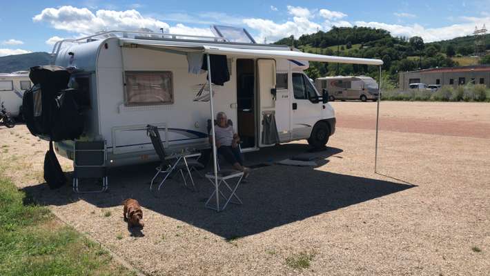 Aire CAMPING-CAR PARK de port de Virignin