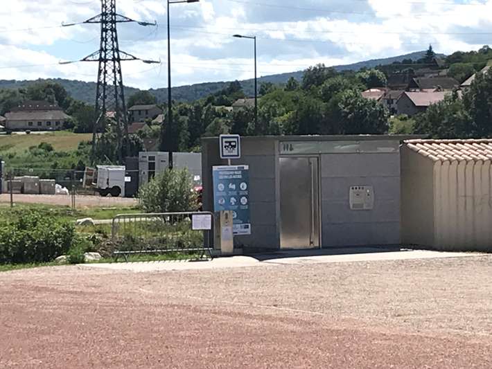 Aire CAMPING-CAR PARK de port de Virignin