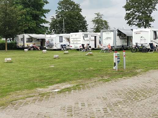 Einem Ort wurde ein Foto hinzugefügt
