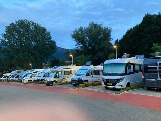 Einem Ort wurde ein Foto hinzugefügt