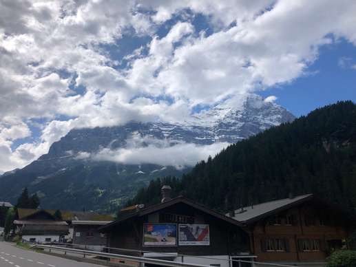 Einem Ort wurde ein Foto hinzugefügt