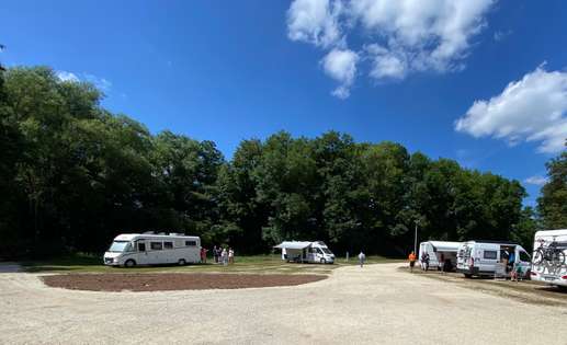 Wohnmobilstellplatz „Am Schloss Rosenau"