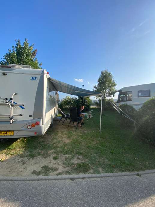 Einem Ort wurde ein Foto hinzugefügt