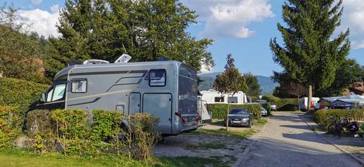 Einem Ort wurde ein Foto hinzugefügt