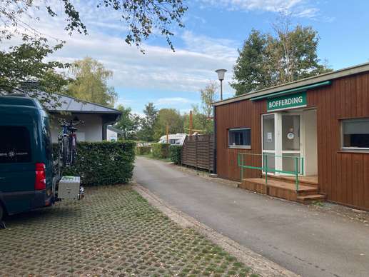 Einem Ort wurde ein Foto hinzugefügt