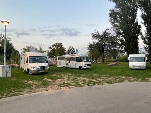 Einem Ort wurde ein Foto hinzugefügt