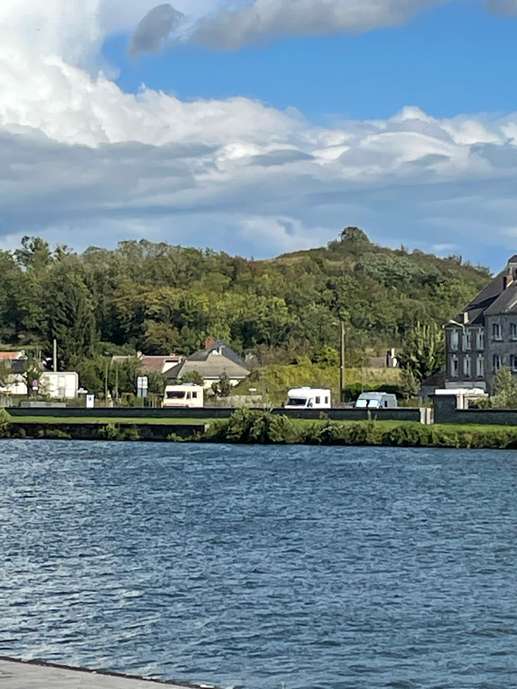 Einem Ort wurde ein Foto hinzugefügt