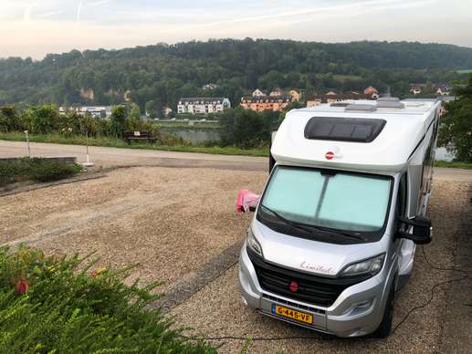 Einem Ort wurde ein Foto hinzugefügt
