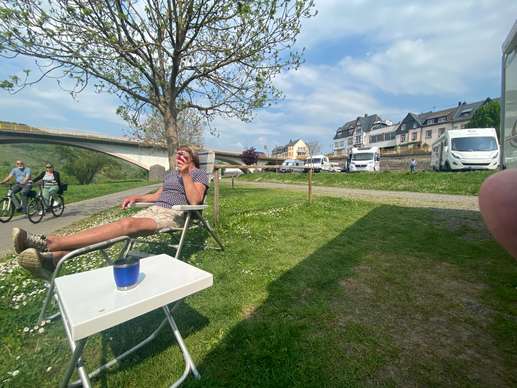 Einem Ort wurde ein Foto hinzugefügt