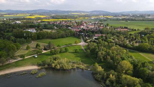 Einem Ort wurde ein Foto hinzugefügt
