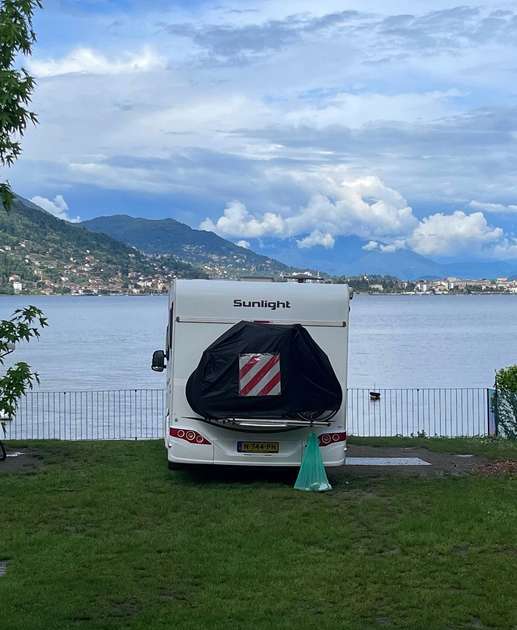 Einem Ort wurde ein Foto hinzugefügt