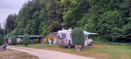 Einem Ort wurde ein Foto hinzugefügt