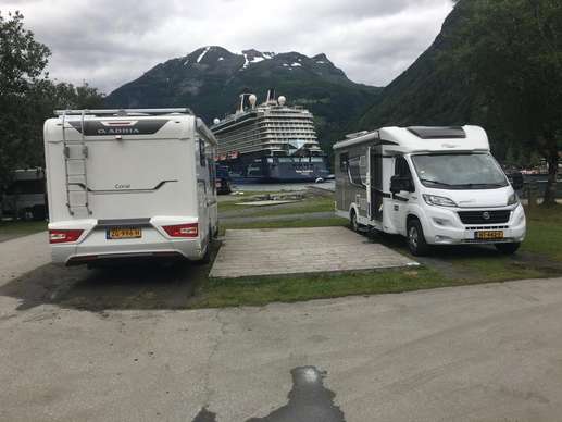 Einem Ort wurde ein Foto hinzugefügt