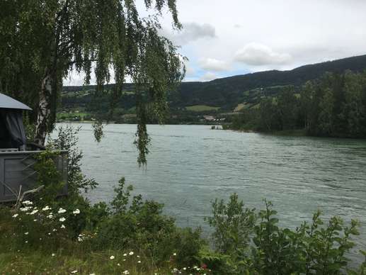 Einem Ort wurde ein Foto hinzugefügt