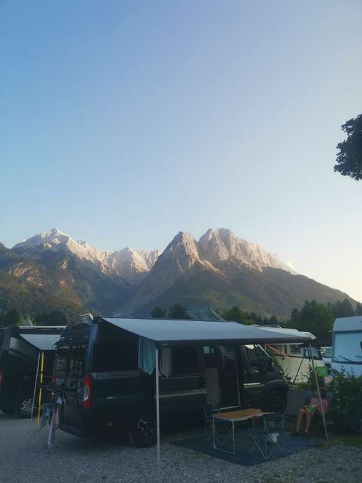 Einem Ort wurde ein Foto hinzugefügt