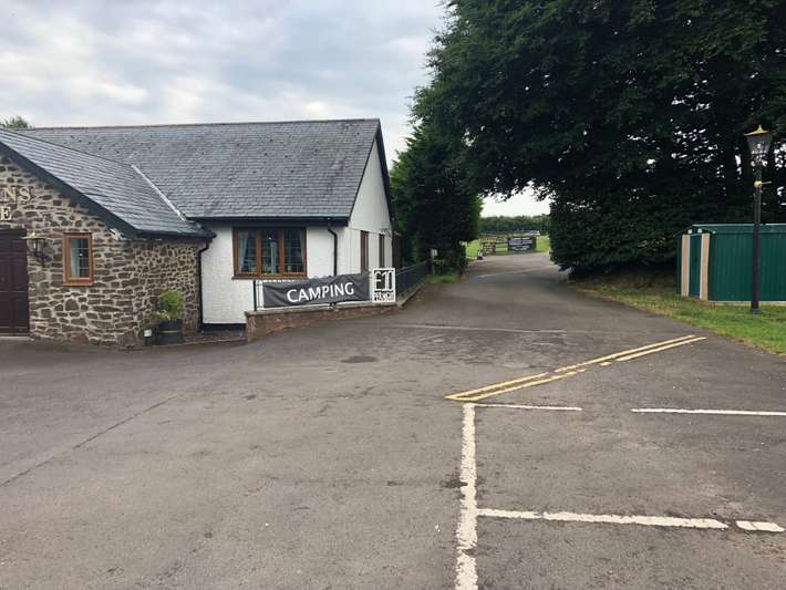 Raleghs Cross Inn