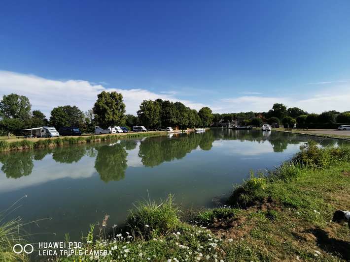 aire de stationnement camping car Tanlay