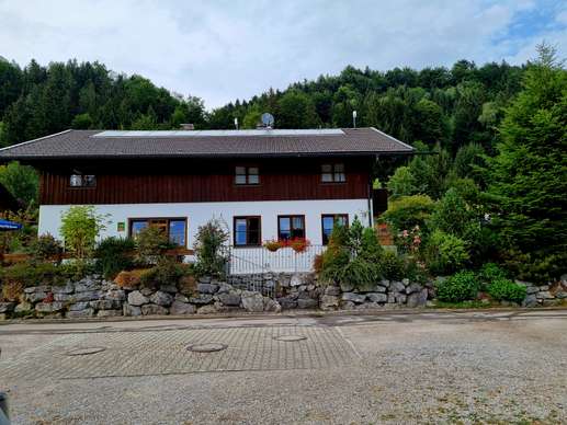 Einem Ort wurde ein Foto hinzugefügt