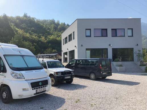 Einem Ort wurde ein Foto hinzugefügt
