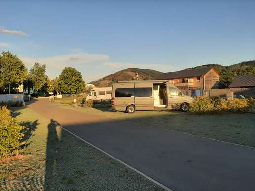 Einem Ort wurde ein Foto hinzugefügt