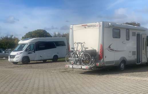 Einem Ort wurde ein Foto hinzugefügt