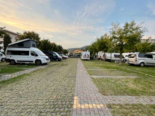 Einem Ort wurde ein Foto hinzugefügt