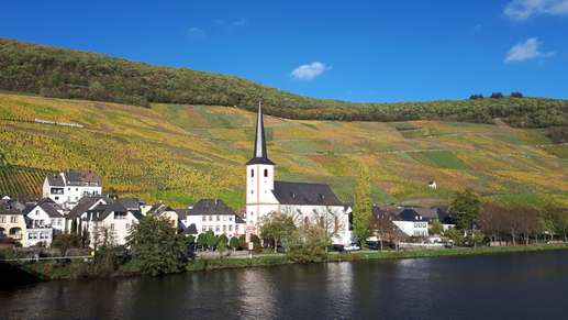 Einem Ort wurde ein Foto hinzugefügt