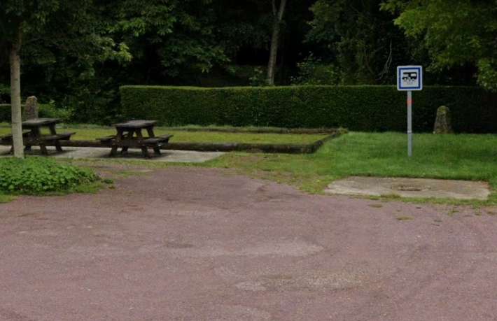 Parking Moutiers-au-Perche