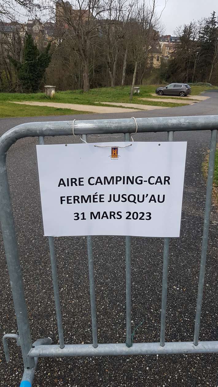Aire de Camping-Car Gourdon