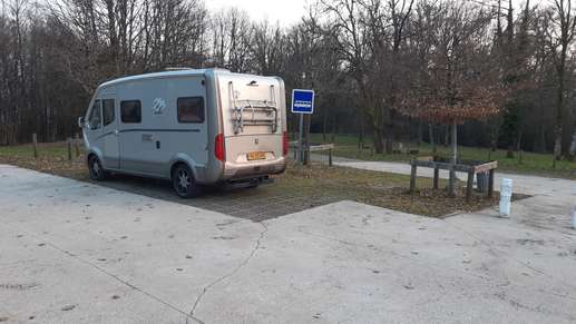 Einem Ort wurde ein Foto hinzugefügt