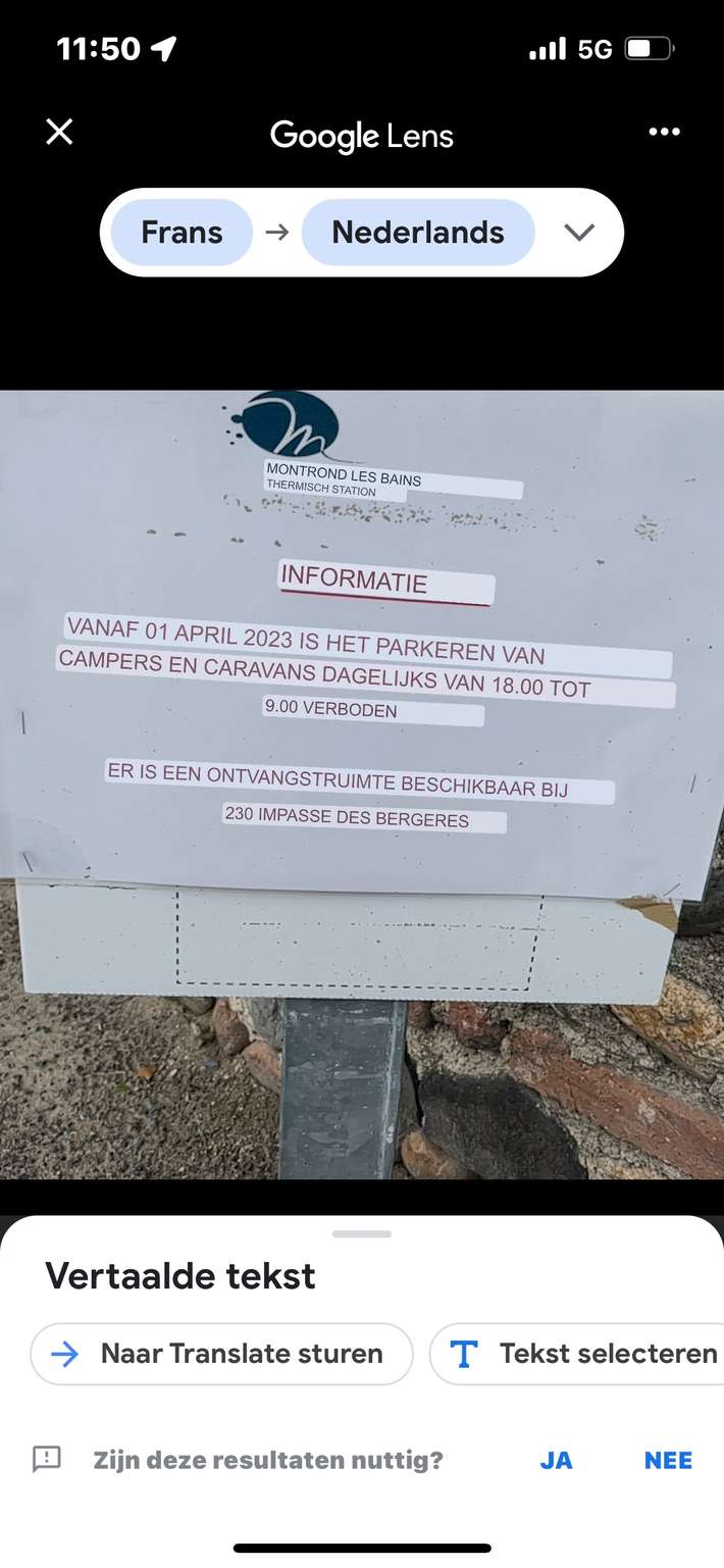 Parking Château de Montrond