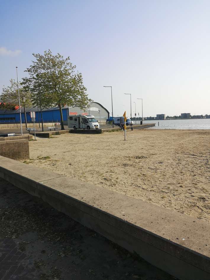 Camperplaats Zwembad de Schelp 