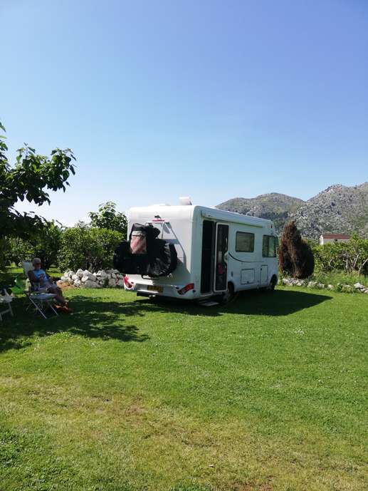Einem Ort wurde ein Foto hinzugefügt